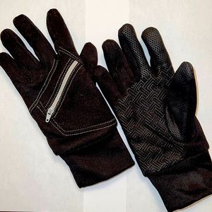NWOT SPORTS GLOVES IN BLACK